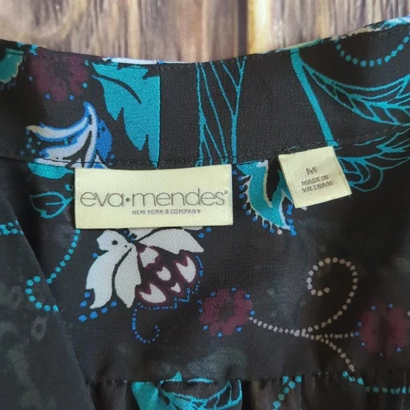 Eva Mendes New York & Company Black and Blue Floral Wrap Blouse Medium - Picture 6 of 10